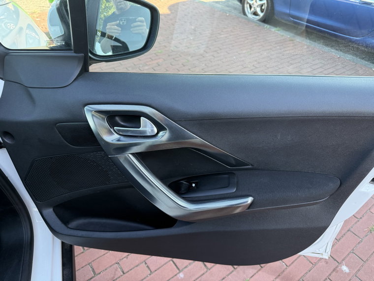 Vehicle Image 60