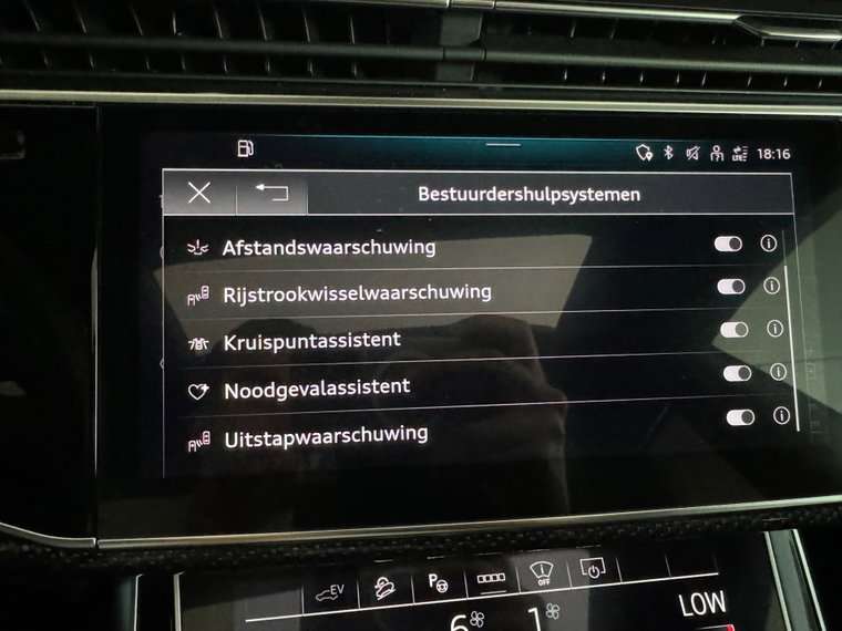 Vehicle Image 32
