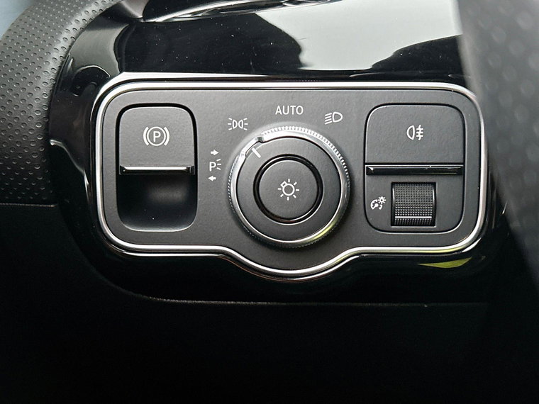 Vehicle Image 29