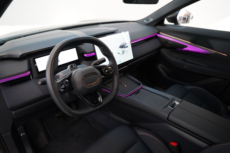 Vehicle Image 5