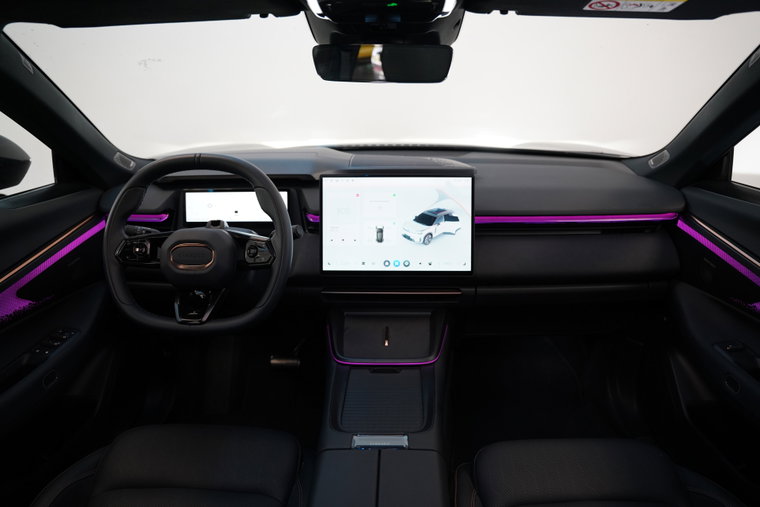 Vehicle Image 6