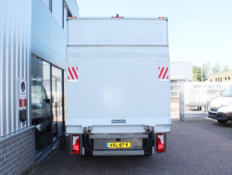 Vehicle Image 32