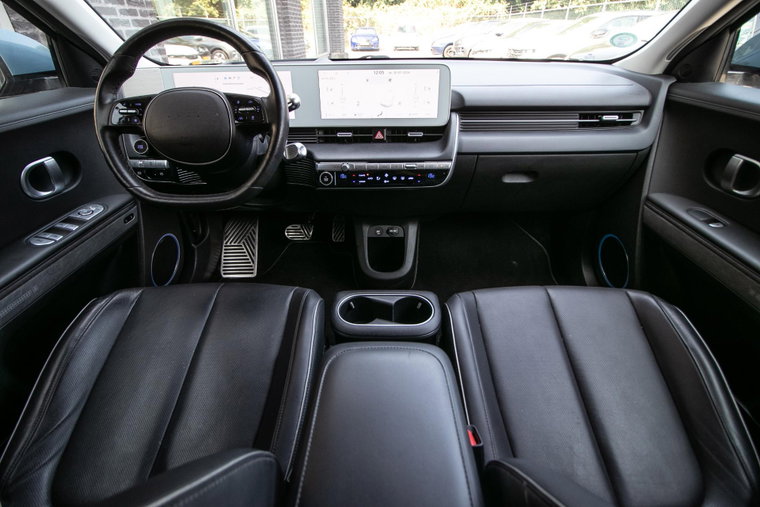 Vehicle Image 16