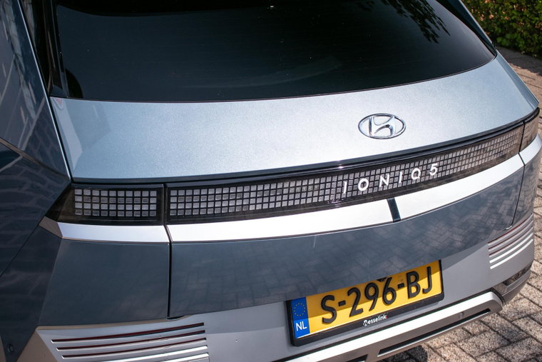 Vehicle Image 32