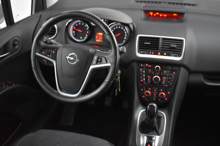 Vehicle Image 12