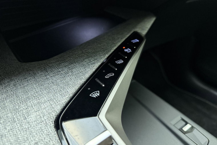Vehicle Image 24
