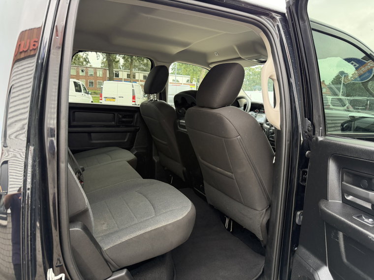 Vehicle Image 38