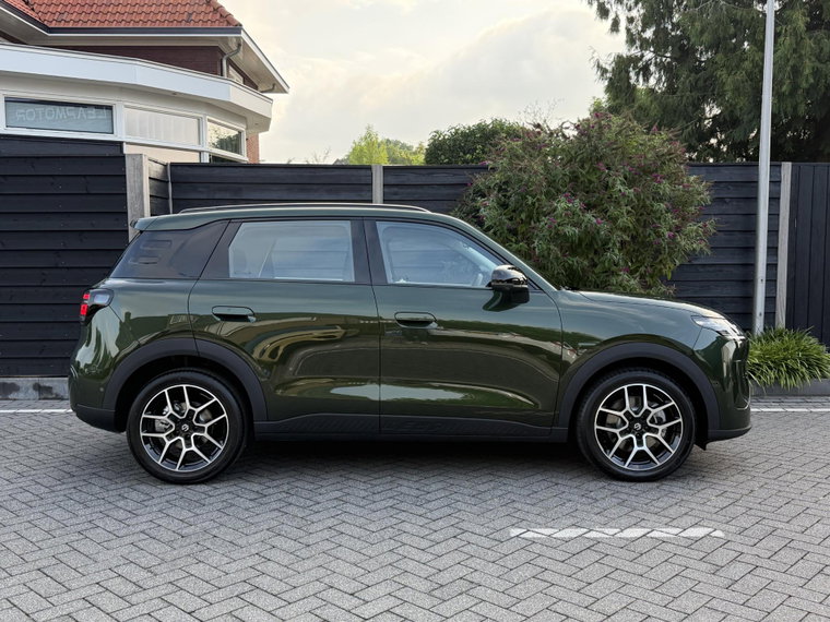 Vehicle Image 9