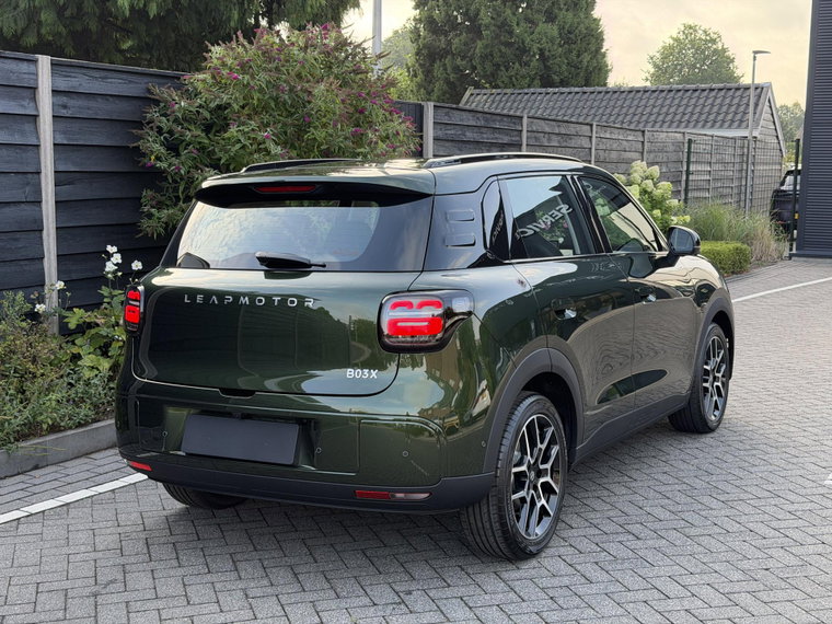 Vehicle Image 10