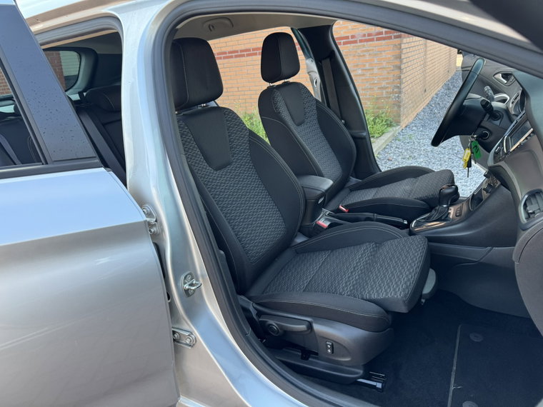 Vehicle Image 28