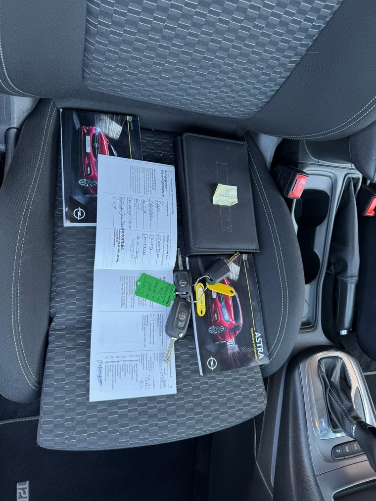 Vehicle Image 32