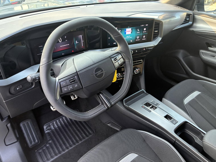 Vehicle Image 32