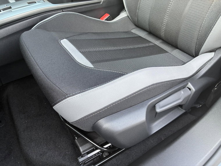 Vehicle Image 33