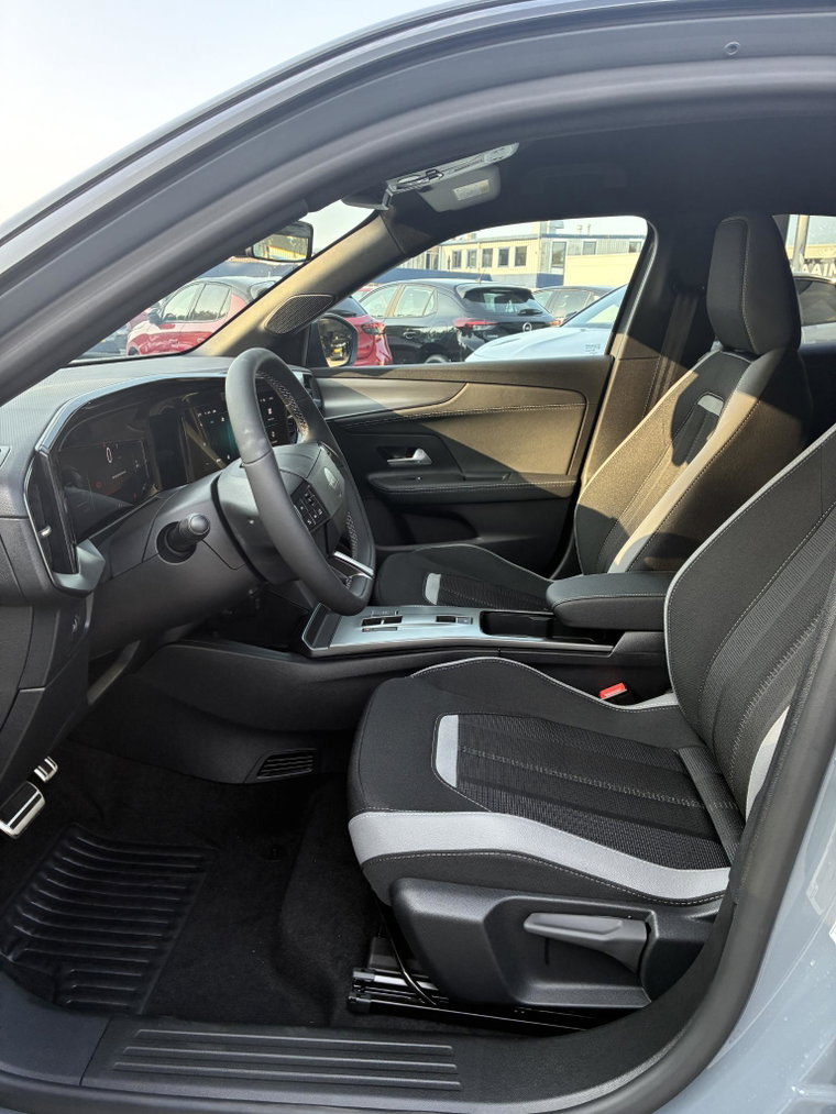 Vehicle Image 36