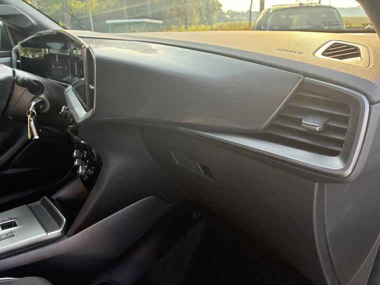 Vehicle Image 38
