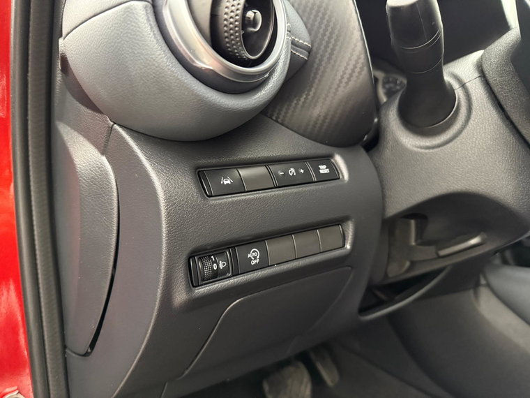 Vehicle Image 25