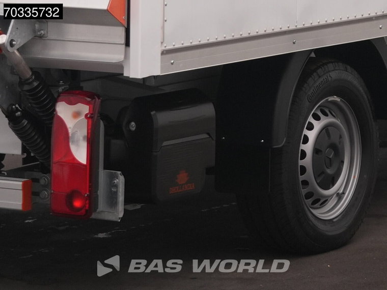 Vehicle Image 40