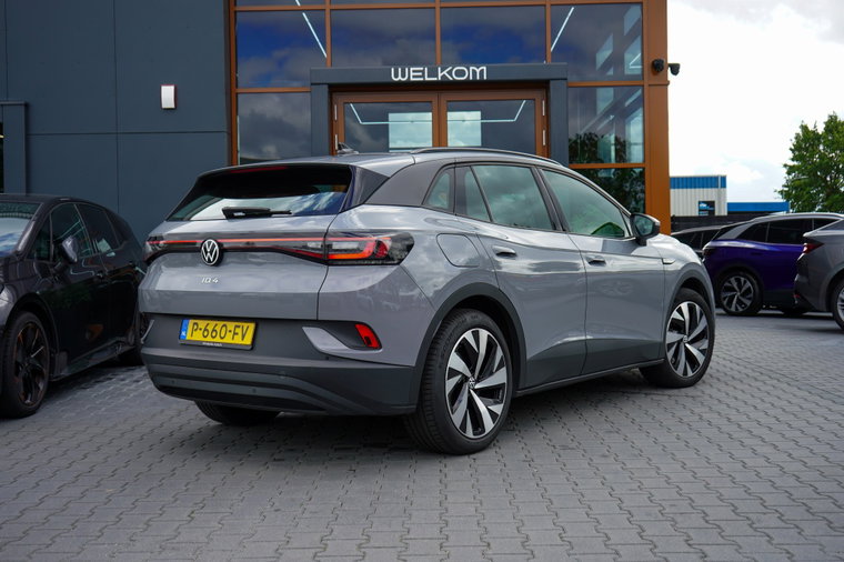 Vehicle Image 10
