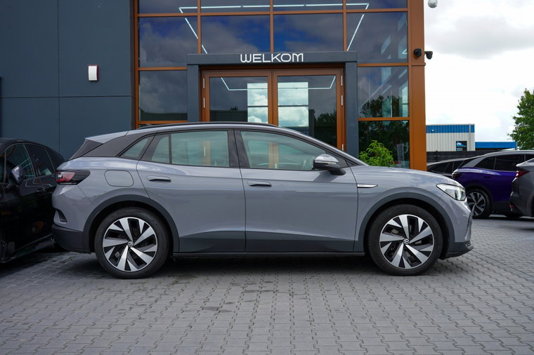 Vehicle Image 11