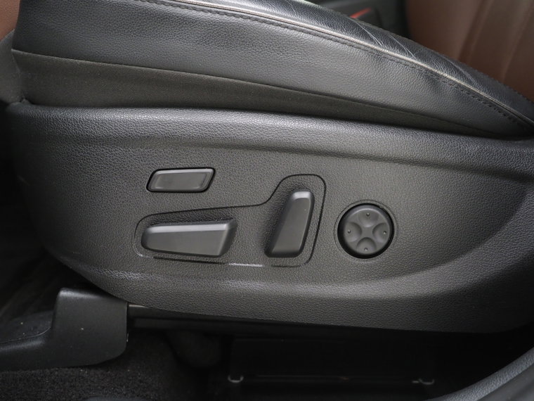 Vehicle Image 23