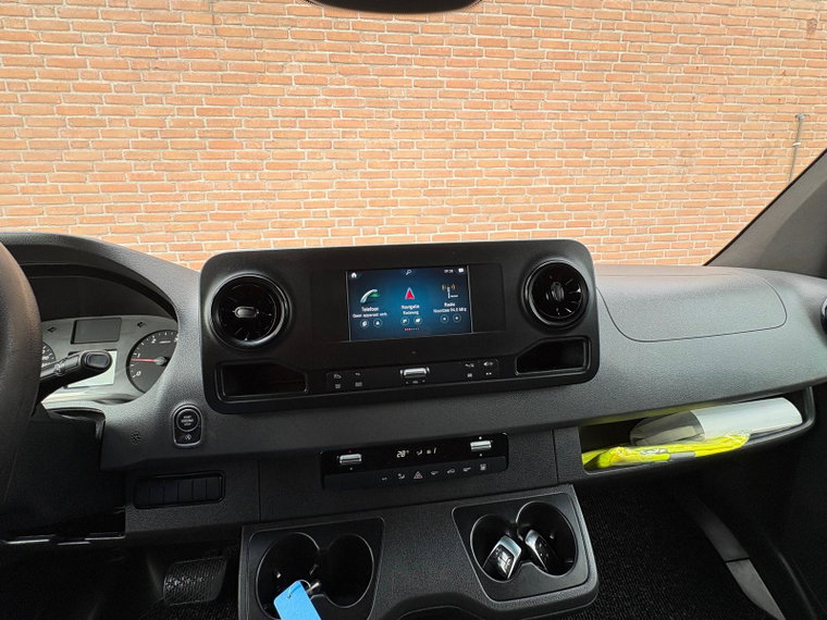 Vehicle Image 28