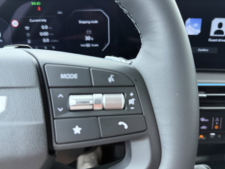 Vehicle Image 25