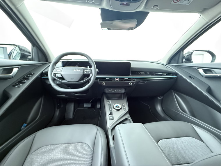 Vehicle Image 35