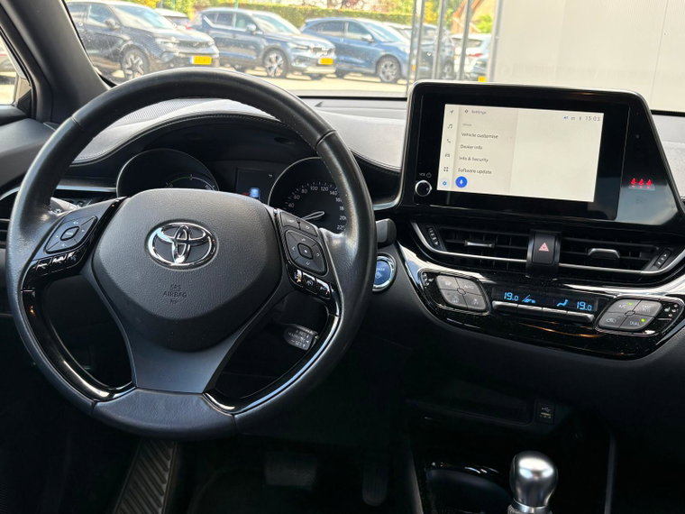 Vehicle Image 11