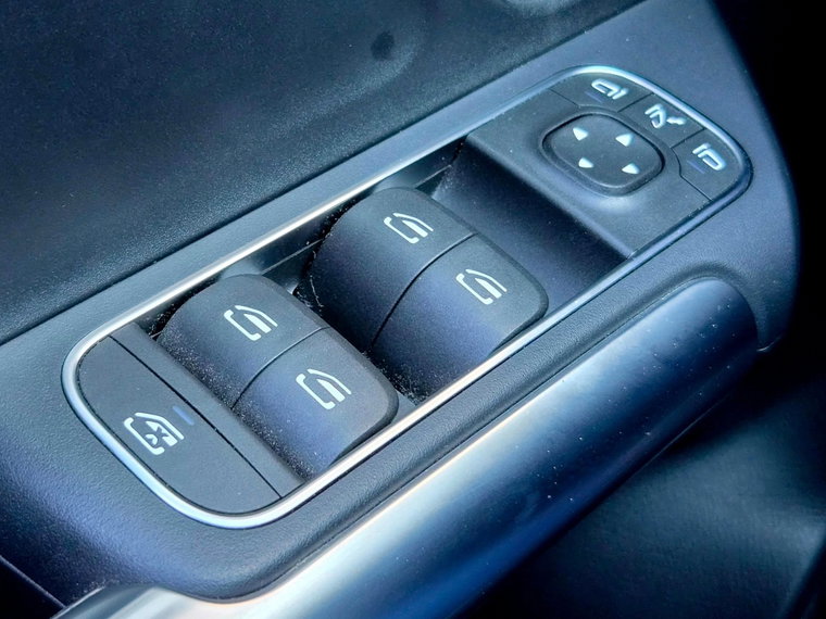 Vehicle Image 34