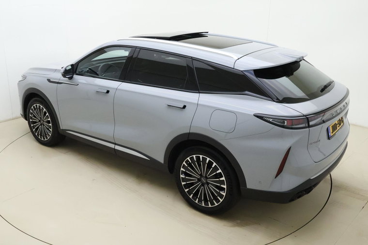 Vehicle Image 4