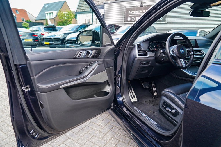 Vehicle Image 32