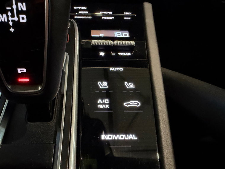 Vehicle Image 32