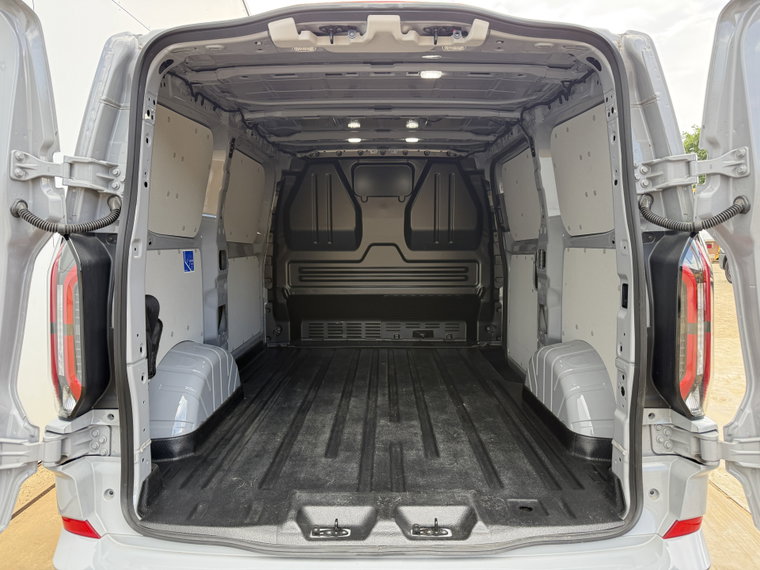 Vehicle Image 12