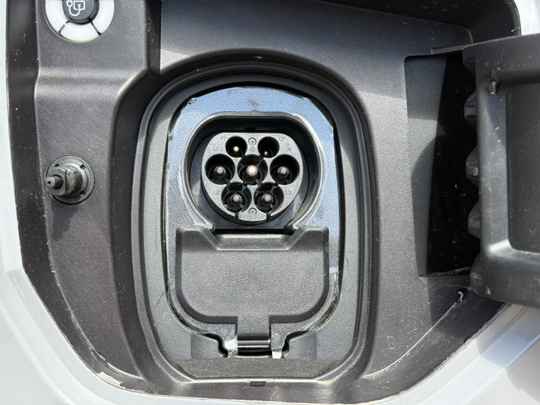 Vehicle Image 25