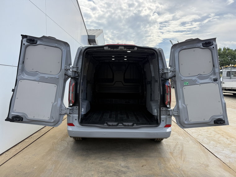Vehicle Image 11