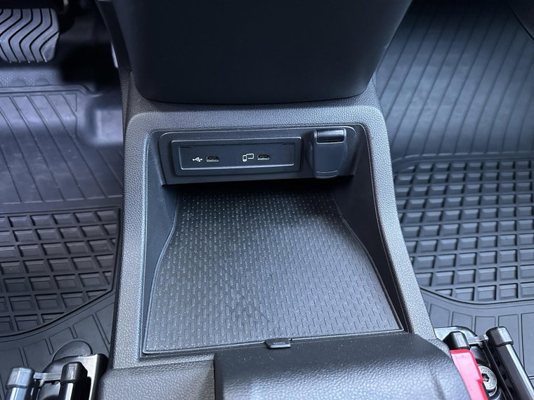 Vehicle Image 25