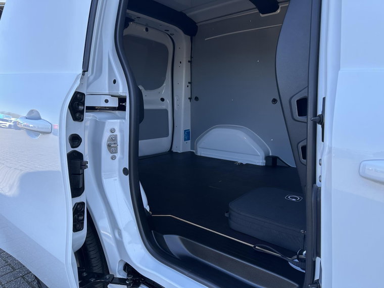 Vehicle Image 33