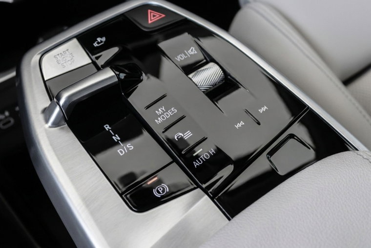 Vehicle Image 22