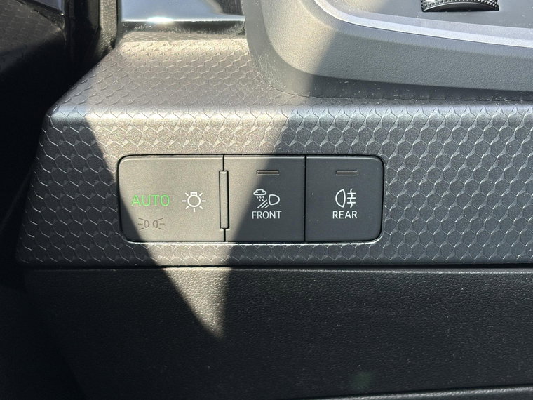 Vehicle Image 26