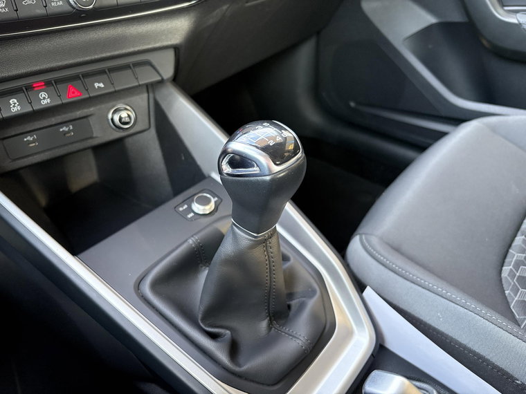 Vehicle Image 36