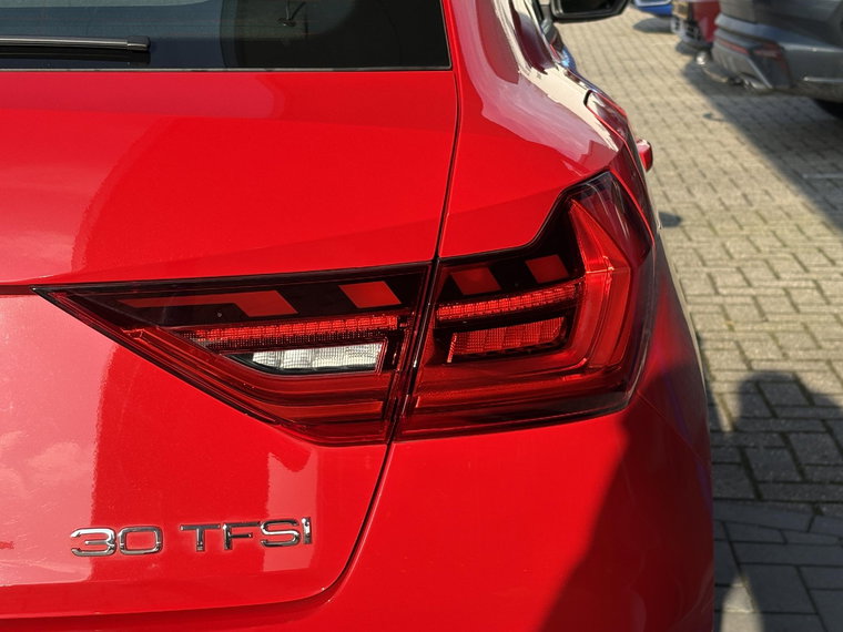 Vehicle Image 38