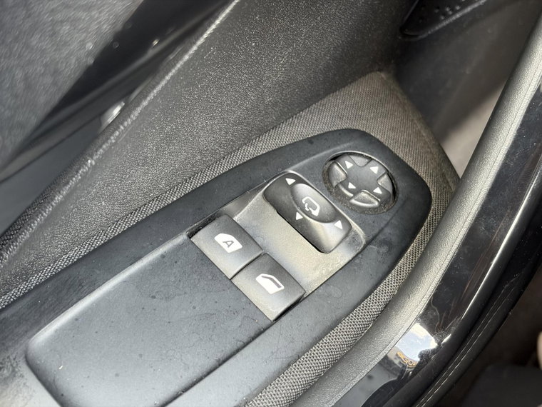 Vehicle Image 28