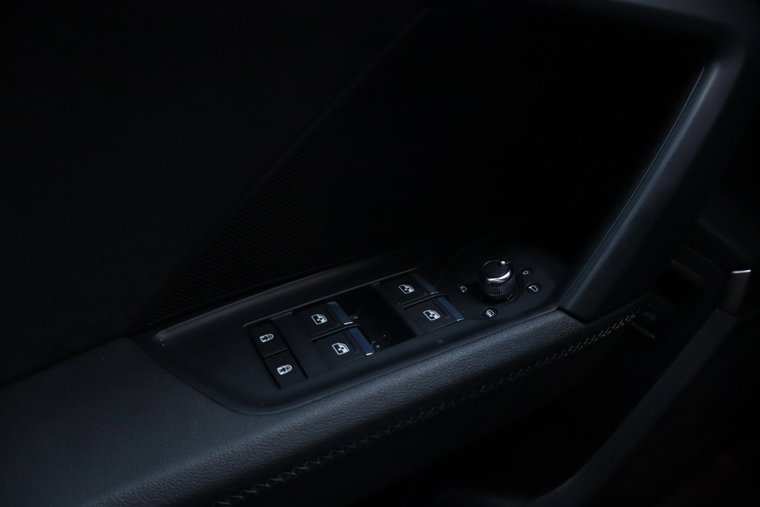 Vehicle Image 28
