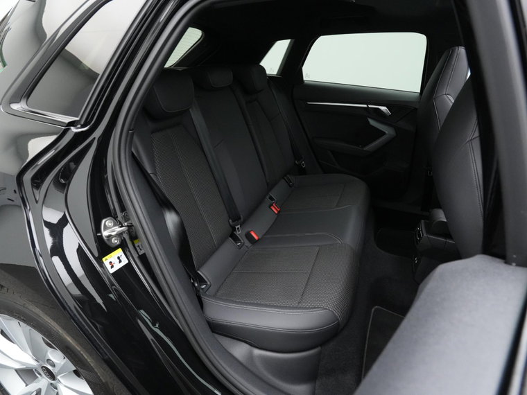 Vehicle Image 38