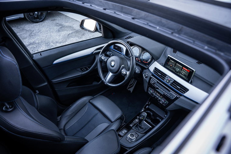 Vehicle Image 25