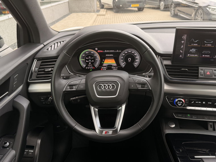 Vehicle Image 25