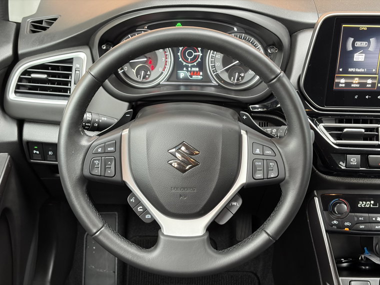 Vehicle Image 25