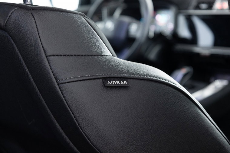 Vehicle Image 12