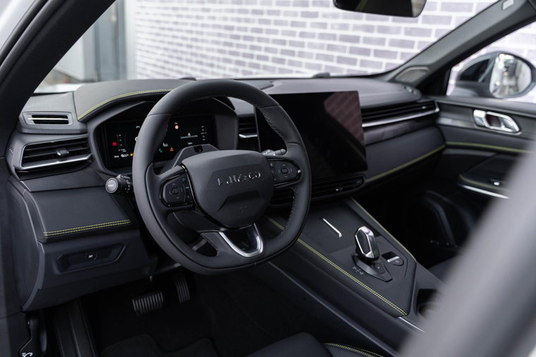 Vehicle Image 12
