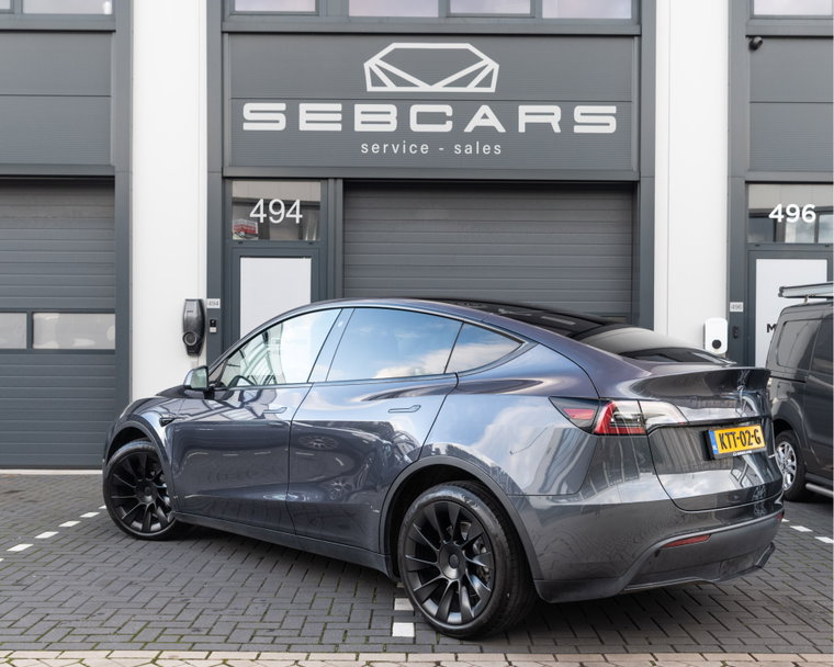 Vehicle Image 4